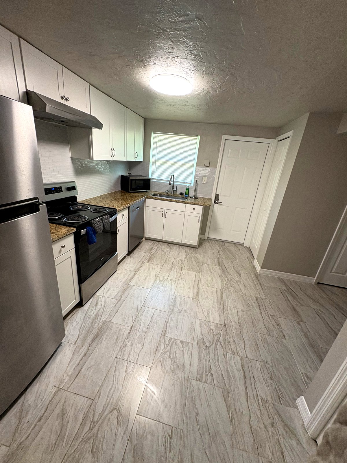 Move-in-ready kitchen cleaned by Tony's Property Maintenance